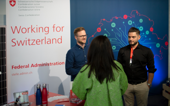 The Federal Personnel Office (FOPER) stand informed HackZurich participants about the advantages of working for the federal administration.